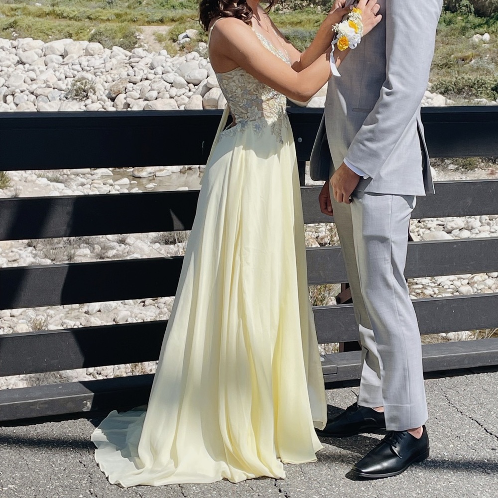 Baby Yellow Prom Dress!!